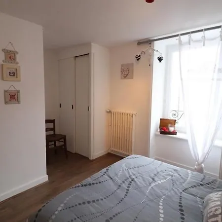 Charmante Maison De Village, 7pers, 4ch, Loupiac 度假居